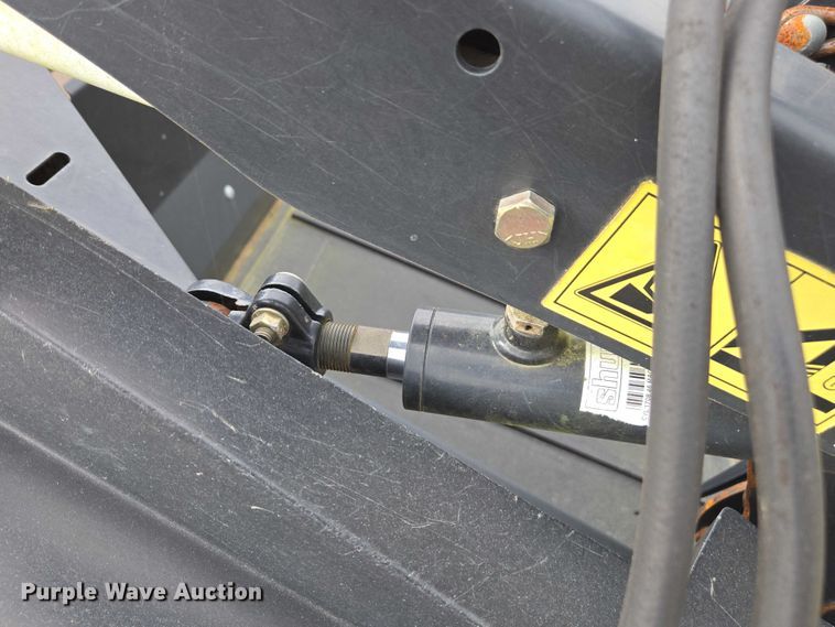 image for item DU2572 2014 Macdon FD75 flex draper head