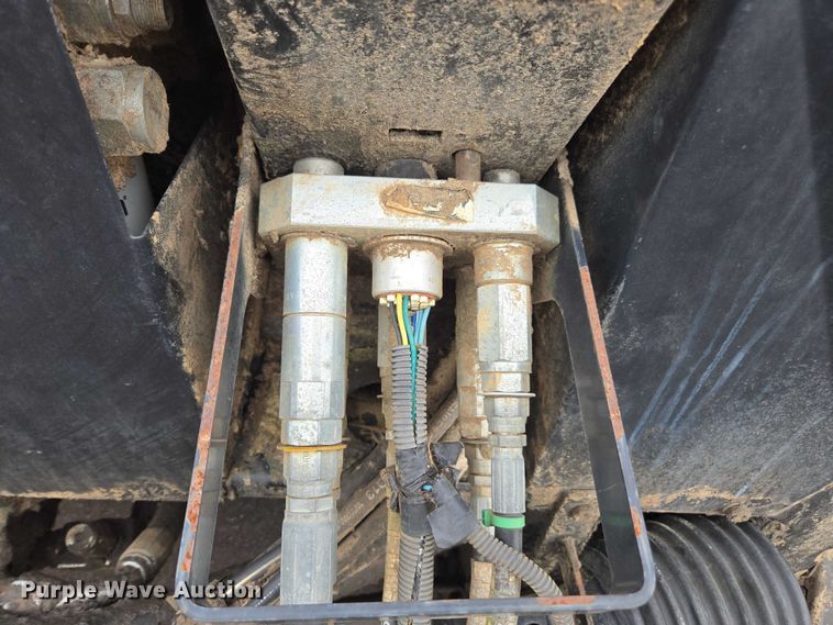 image for item DU2572 2014 Macdon FD75 flex draper head