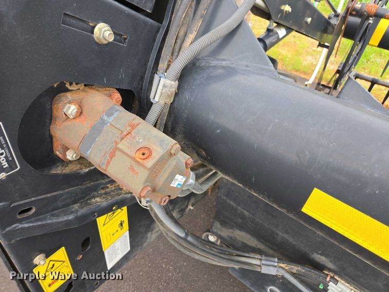 image for item DU2572 2014 Macdon FD75 flex draper head