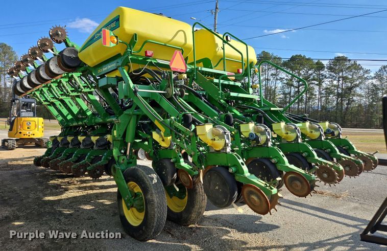 image for item DU2573 2010 John Deere 1790 split row planter