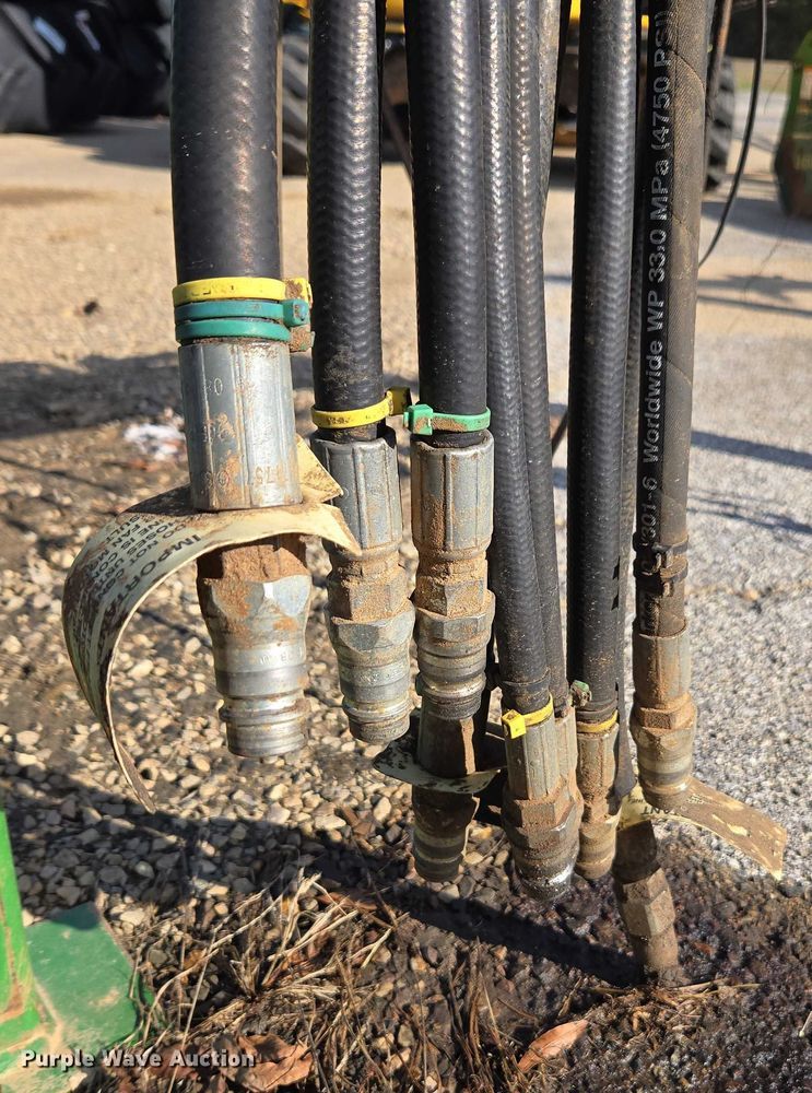 image for item DU2573 2010 John Deere 1790 split row planter