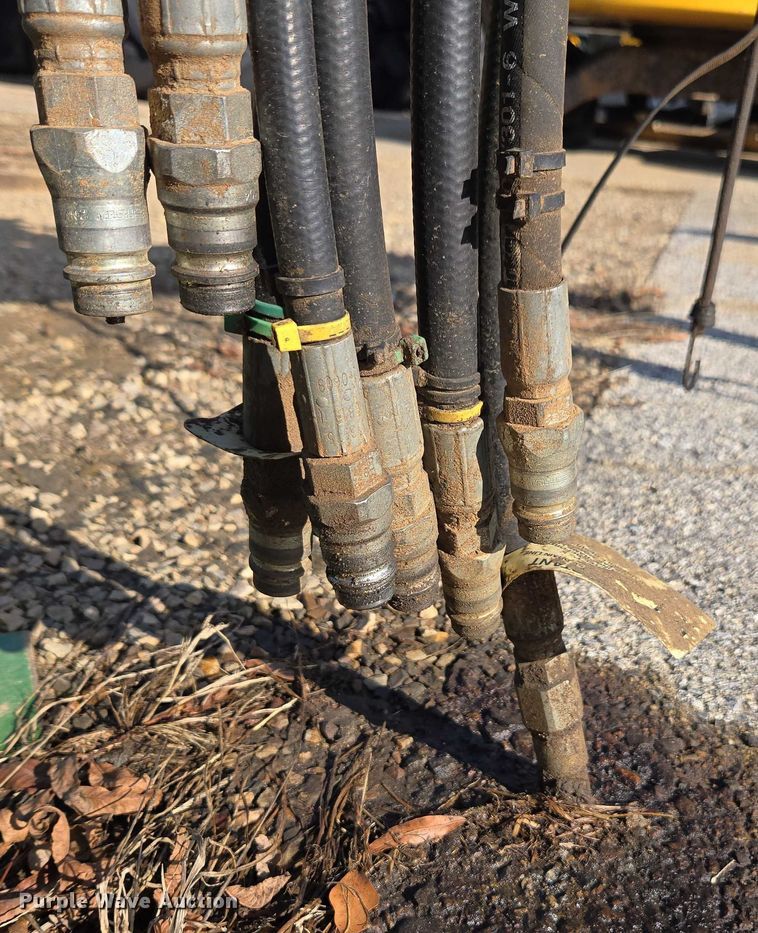 image for item DU2573 2010 John Deere 1790 split row planter