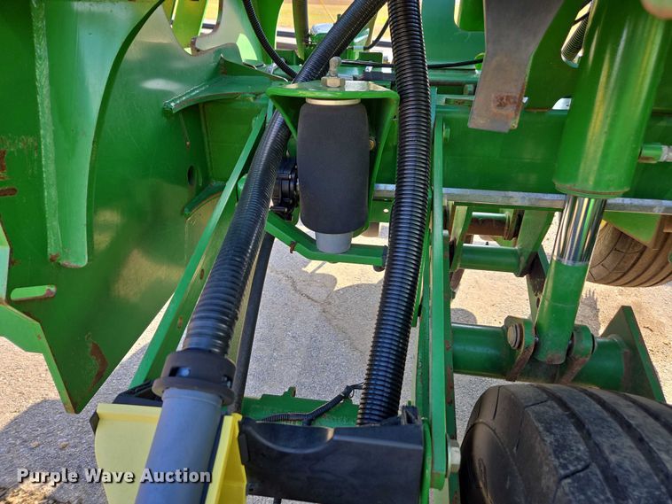 image for item DU2573 2010 John Deere 1790 split row planter