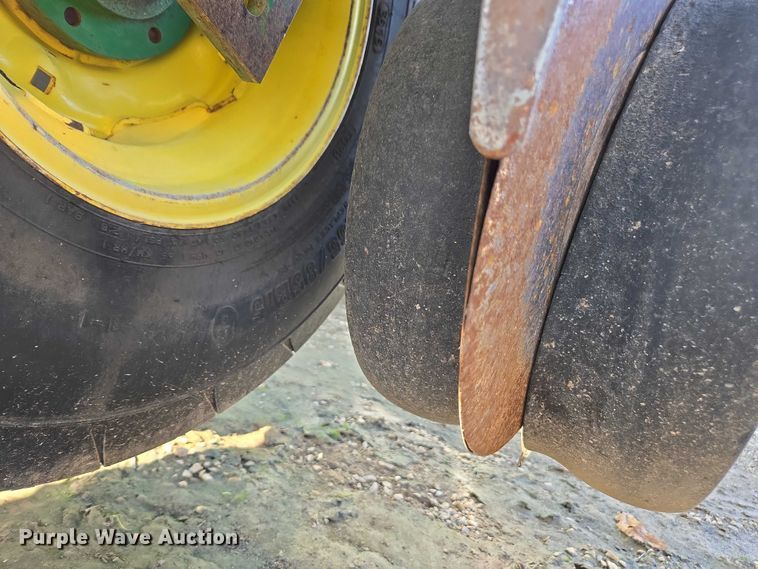 image for item DU2573 2010 John Deere 1790 split row planter