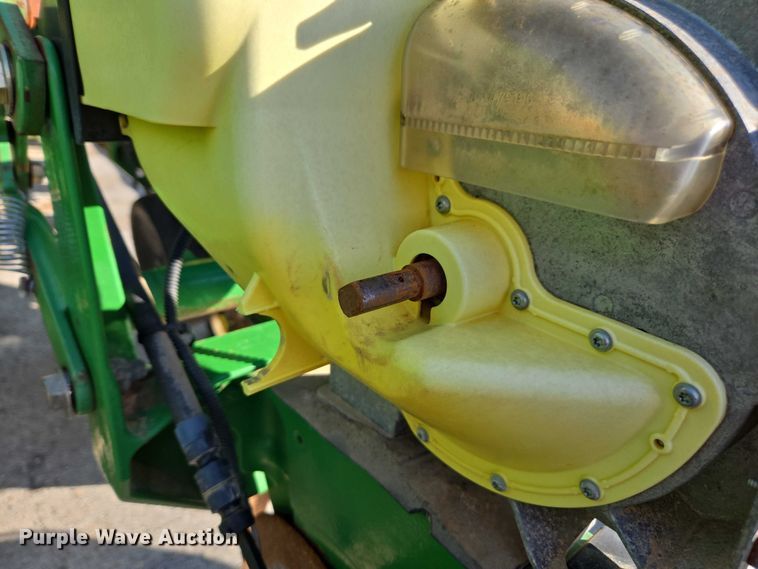 image for item DU2573 2010 John Deere 1790 split row planter