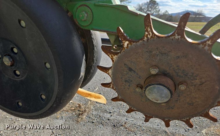 image for item DU2573 2010 John Deere 1790 split row planter
