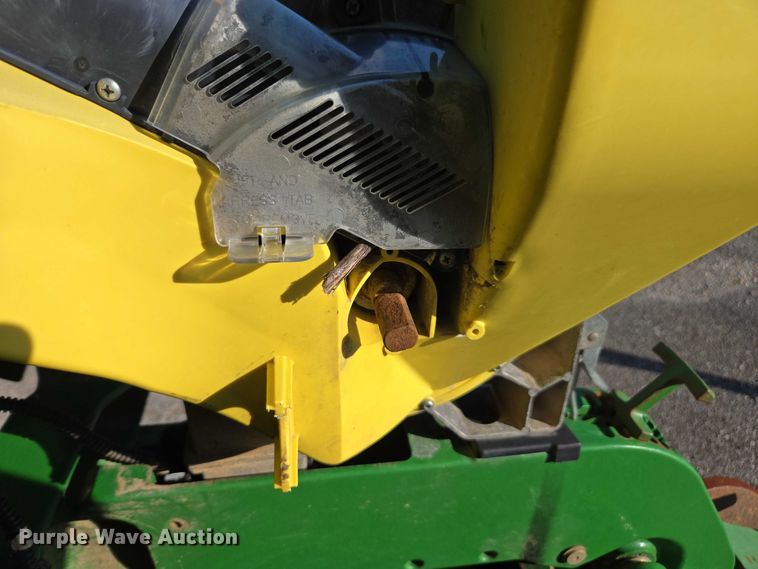 image for item DU2573 2010 John Deere 1790 split row planter
