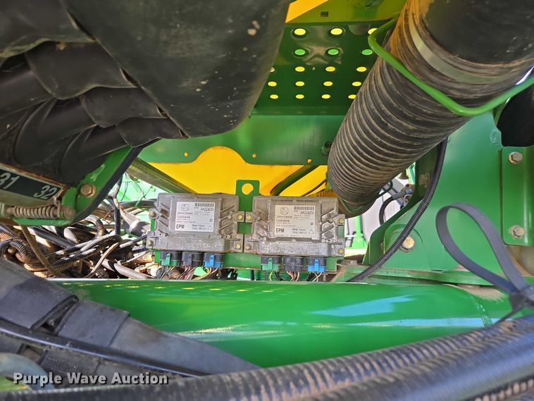 image for item DU2573 2010 John Deere 1790 split row planter