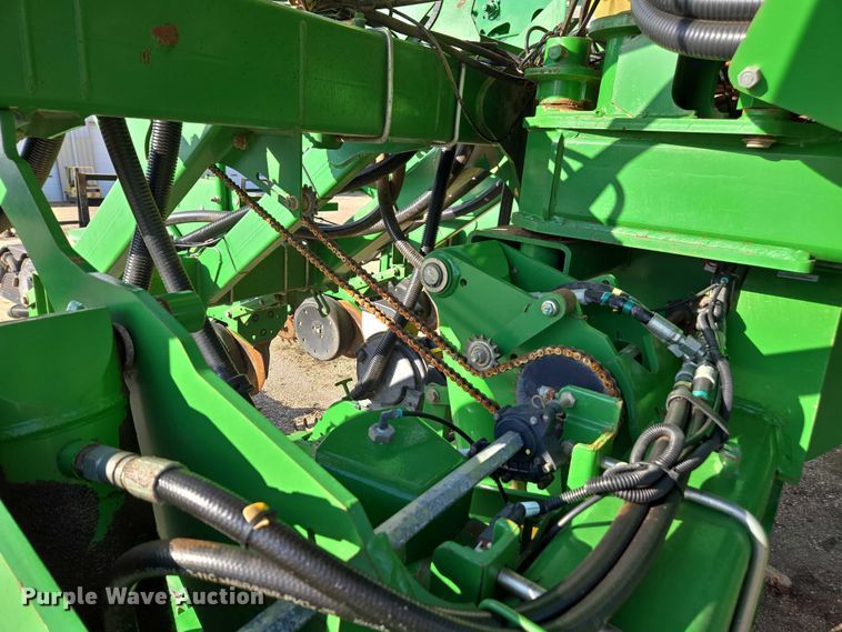 image for item DU2573 2010 John Deere 1790 split row planter
