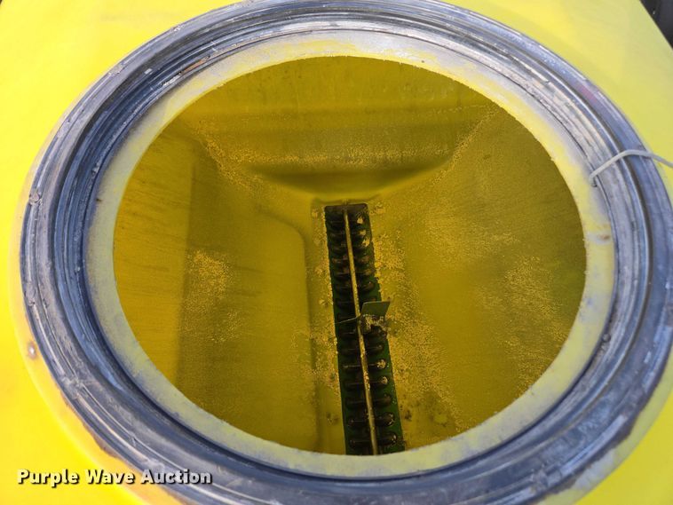 image for item DU2573 2010 John Deere 1790 split row planter