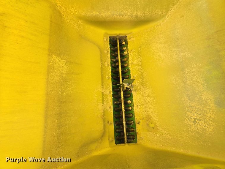 image for item DU2573 2010 John Deere 1790 split row planter