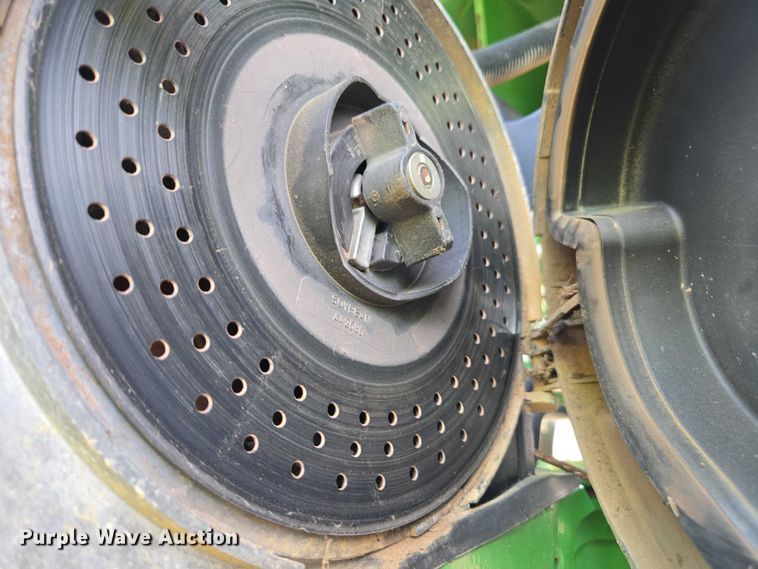 image for item DU2573 2010 John Deere 1790 split row planter