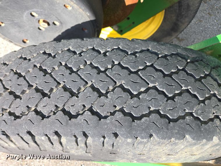 image for item DU2573 2010 John Deere 1790 split row planter