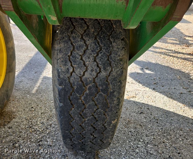 image for item DU2573 2010 John Deere 1790 split row planter