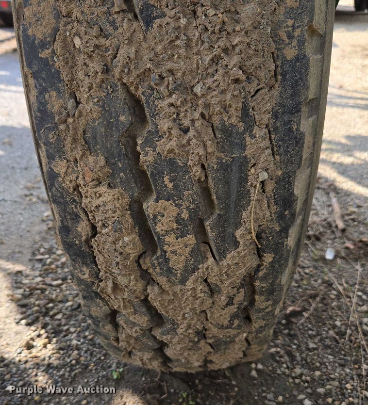 image for item DU2573 2010 John Deere 1790 split row planter