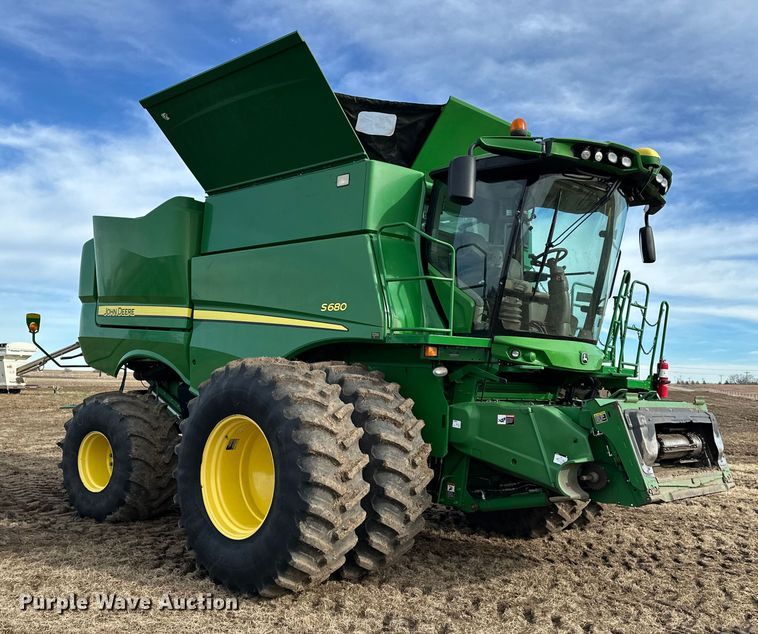 image for item DV0758 2015 John Deere S680S STS RWA combine