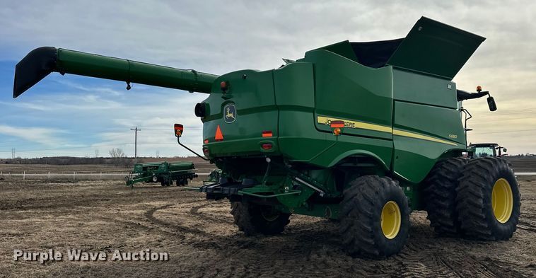 image for item DV0758 2015 John Deere S680S STS RWA combine