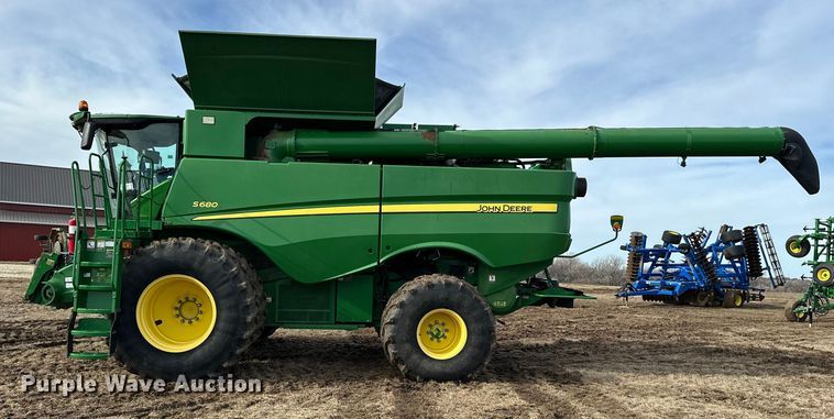 image for item DV0758 2015 John Deere S680S STS RWA combine
