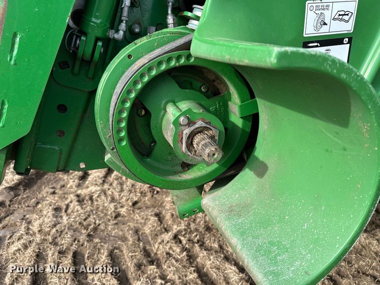 image for item DV0758 2015 John Deere S680S STS RWA combine