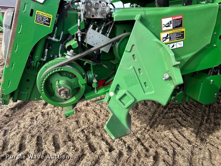 image for item DV0758 2015 John Deere S680S STS RWA combine
