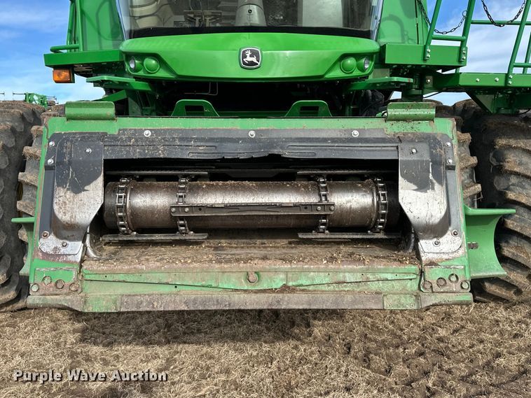 image for item DV0758 2015 John Deere S680S STS RWA combine