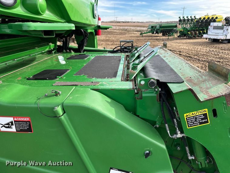 image for item DV0758 2015 John Deere S680S STS RWA combine