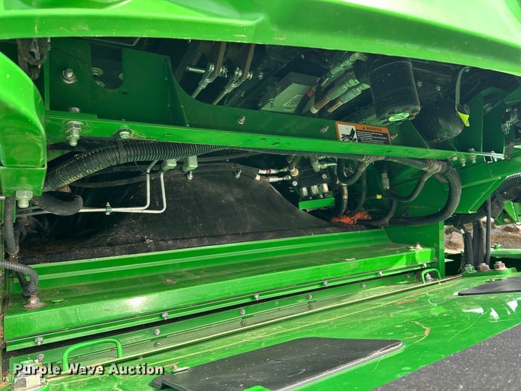 image for item DV0758 2015 John Deere S680S STS RWA combine