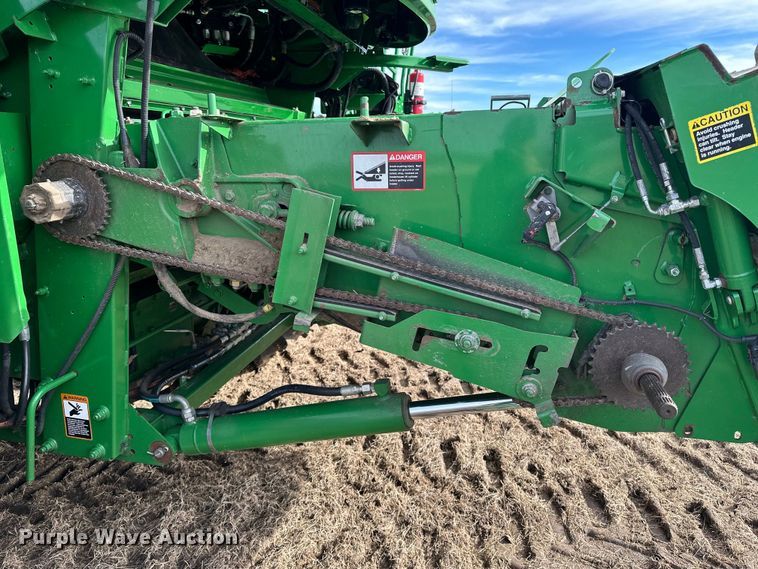 image for item DV0758 2015 John Deere S680S STS RWA combine