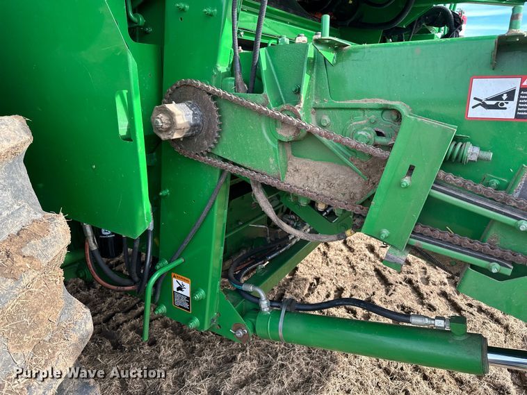 image for item DV0758 2015 John Deere S680S STS RWA combine
