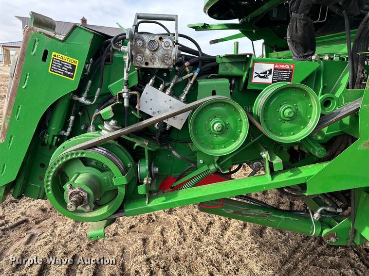 image for item DV0758 2015 John Deere S680S STS RWA combine