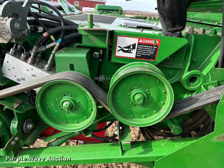 image for item DV0758 2015 John Deere S680S STS RWA combine