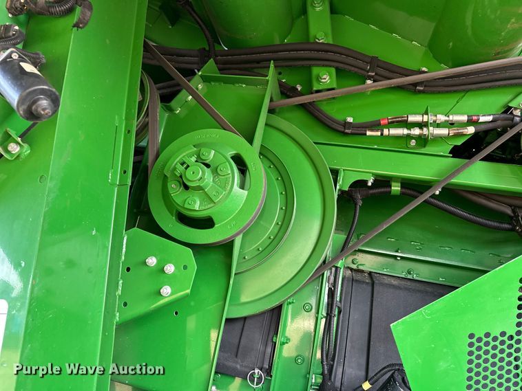 image for item DV0758 2015 John Deere S680S STS RWA combine