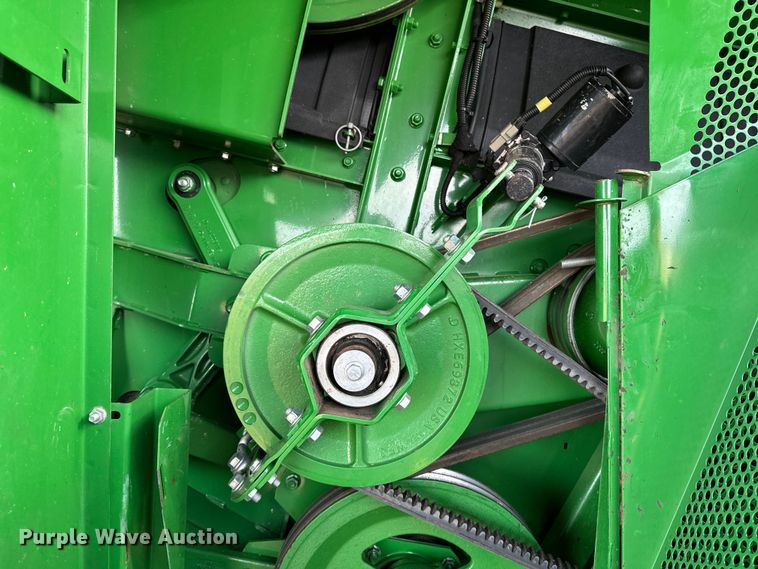 image for item DV0758 2015 John Deere S680S STS RWA combine