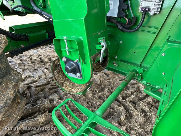 image for item DV0758 2015 John Deere S680S STS RWA combine