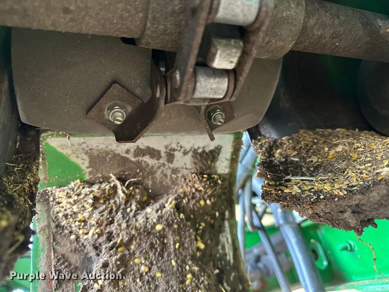 image for item DV0758 2015 John Deere S680S STS RWA combine