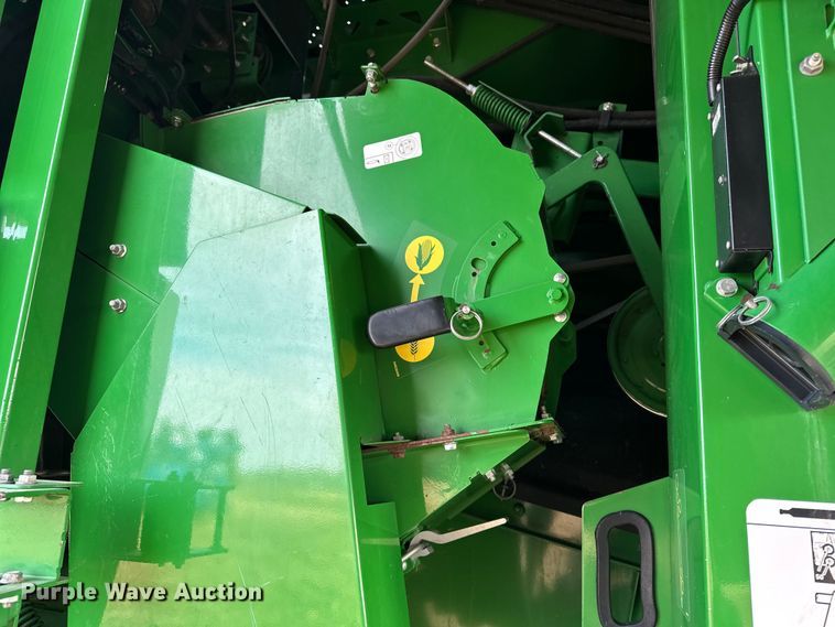 image for item DV0758 2015 John Deere S680S STS RWA combine