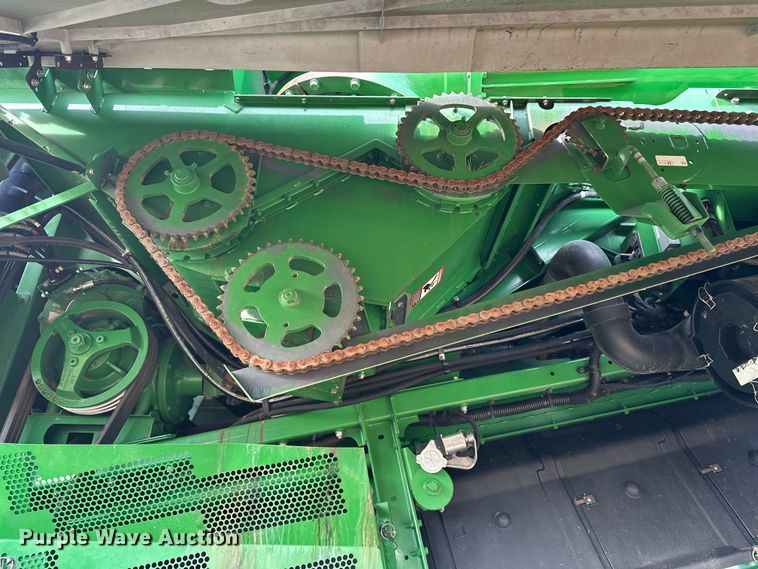 image for item DV0758 2015 John Deere S680S STS RWA combine