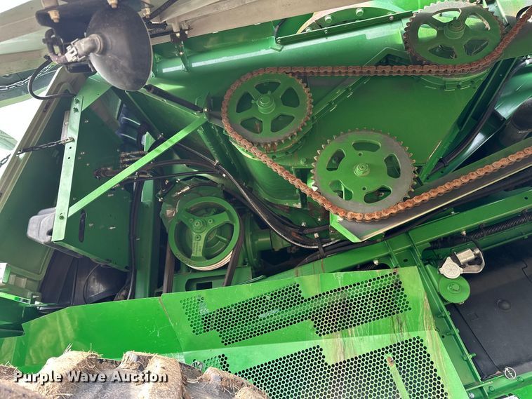 image for item DV0758 2015 John Deere S680S STS RWA combine
