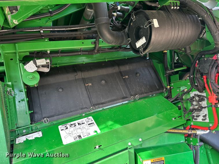 image for item DV0758 2015 John Deere S680S STS RWA combine