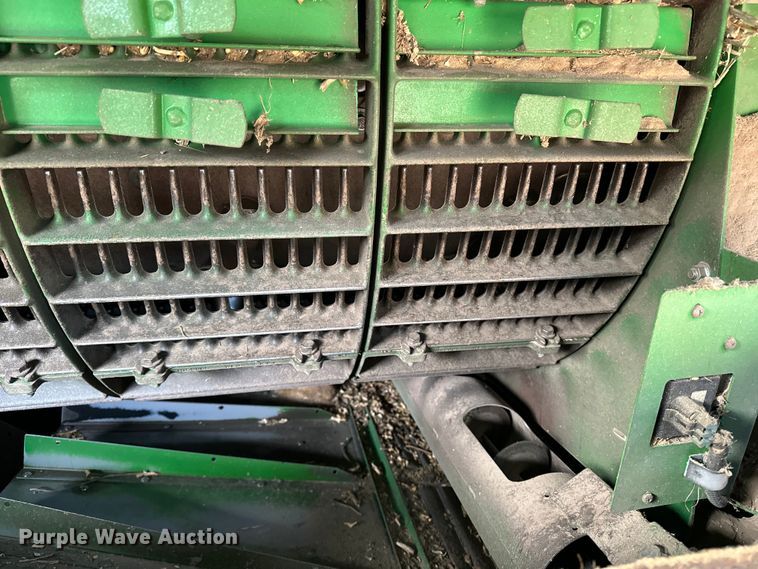 image for item DV0758 2015 John Deere S680S STS RWA combine