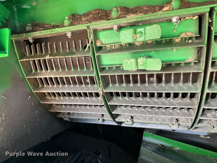 image for item DV0758 2015 John Deere S680S STS RWA combine