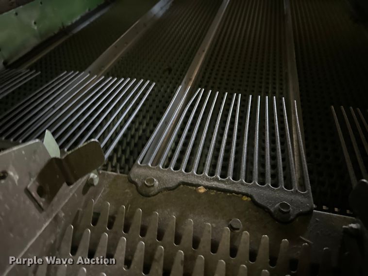 image for item DV0758 2015 John Deere S680S STS RWA combine