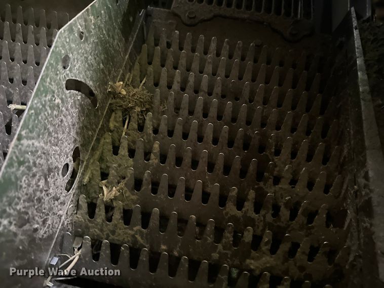 image for item DV0758 2015 John Deere S680S STS RWA combine