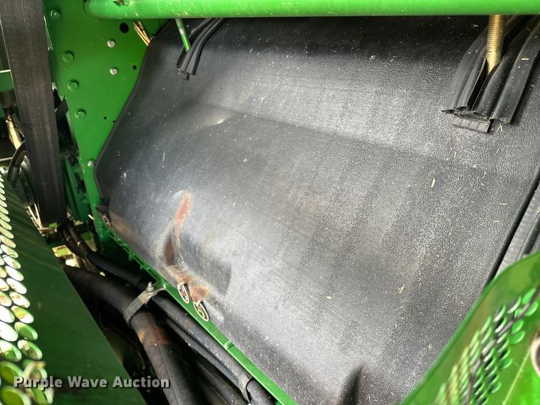 image for item DV0758 2015 John Deere S680S STS RWA combine