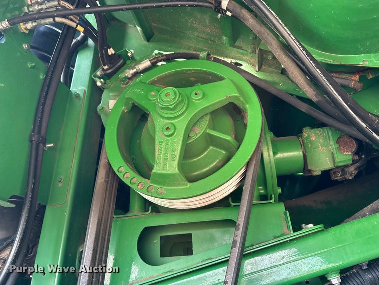image for item DV0758 2015 John Deere S680S STS RWA combine