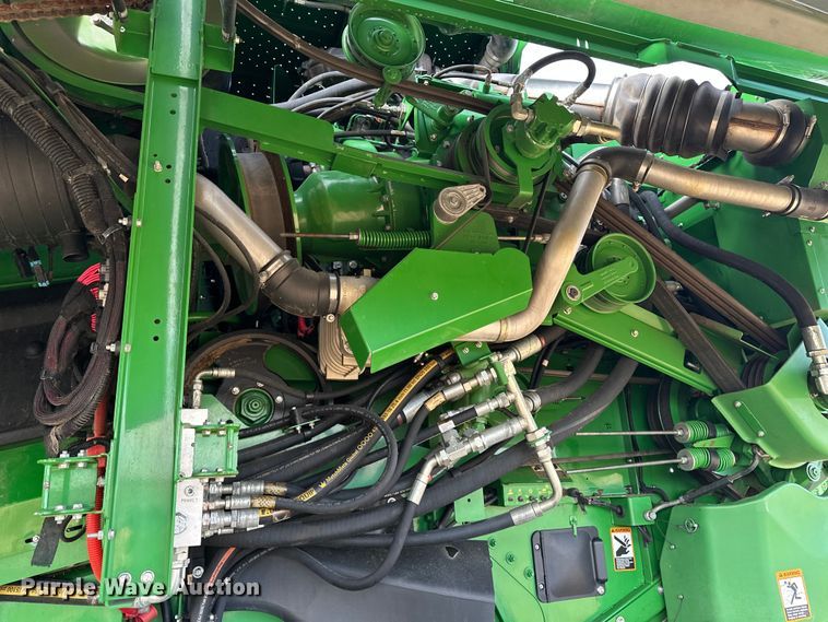 image for item DV0758 2015 John Deere S680S STS RWA combine