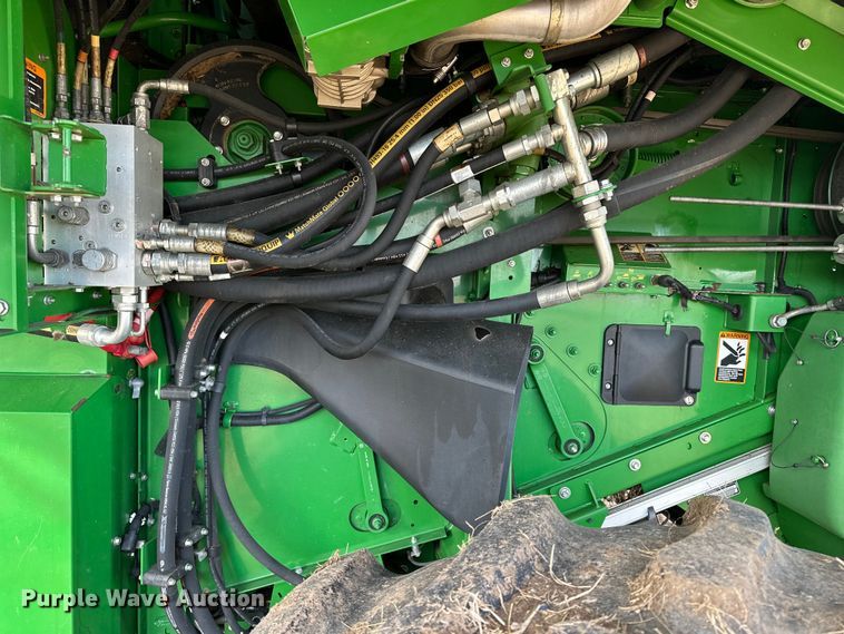 image for item DV0758 2015 John Deere S680S STS RWA combine
