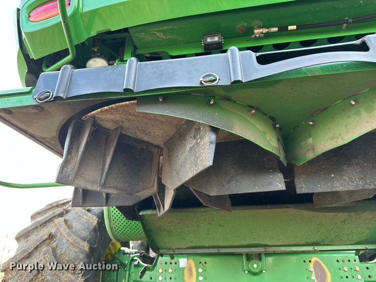 image for item DV0758 2015 John Deere S680S STS RWA combine