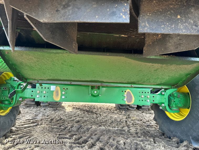 image for item DV0758 2015 John Deere S680S STS RWA combine