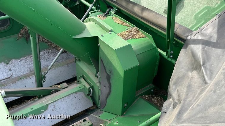image for item DV0758 2015 John Deere S680S STS RWA combine